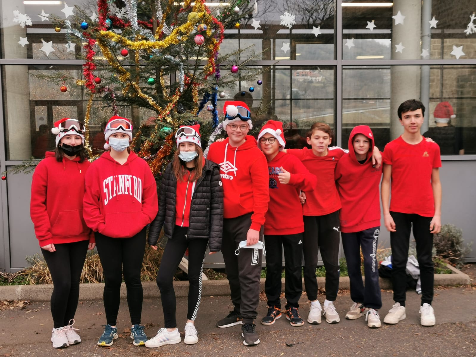 Jeux interclasses de Noël au collège